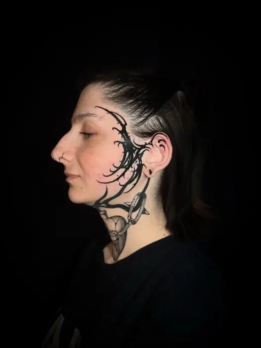 Tatouage blackwork dark par Aizen, Lux Tattoo Biganos (Bassin d'Arcachon)