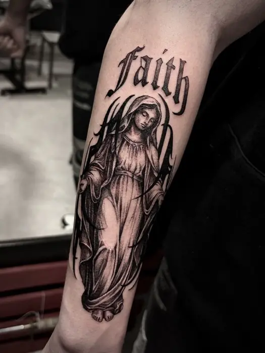 Tatouage blackwork dark par Aizen, Lux Tattoo Biganos (Bassin d'Arcachon)