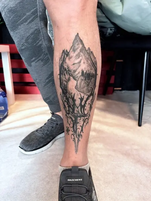 Tatouage blackwork dark par Aizen, Lux Tattoo Biganos (Bassin d'Arcachon)