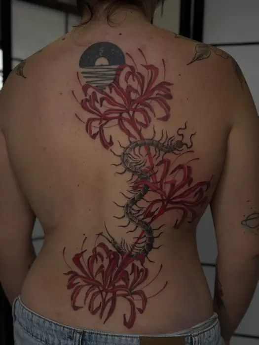 Tatouage fine line ornemental par Gingervik, Lux Tattoo Biganos (Bassin d'Arcachon)