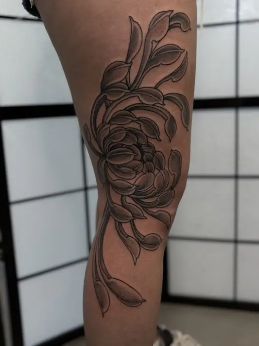 Tatouage fine line ornemental par Gingervik, Lux Tattoo Biganos (Bassin d'Arcachon)